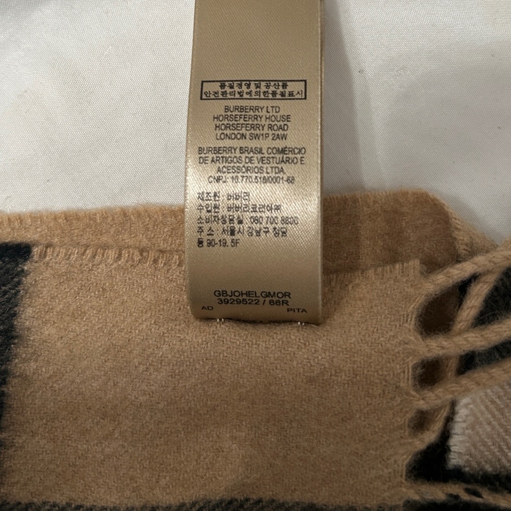 Burberry Check Cashmere Scarf - Picture 5 of 7